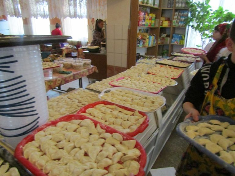 Понад 15 тисяч вареників наліпили надвірнянці для бійців АТО (ФОТО)