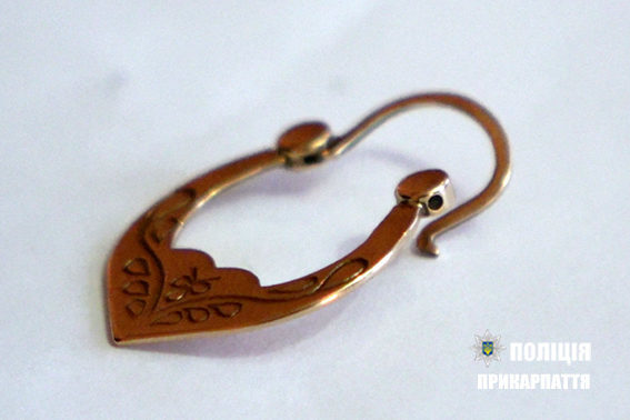 Поліція затримала чоловіка, який на вулиці вирвав сережку із вуха прикарпатки (ФОТО)