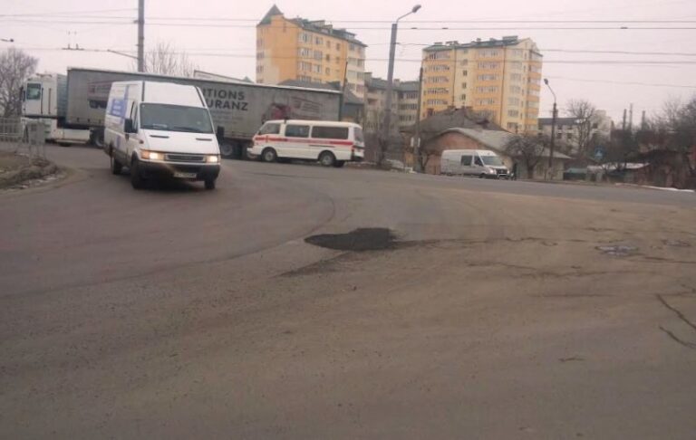 В місті вже розпочався “ямковий” ремонт доріг (ФОТОФАКТ)