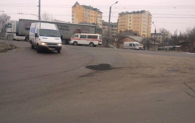 В місті вже розпочався “ямковий” ремонт доріг (ФОТОФАКТ)