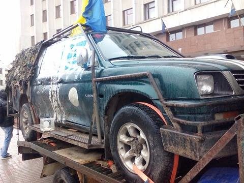 Франківців просять допомогти відремонтувати машину Госпітальєрів, яка вийшла з ладу через ворожі обстріли (ФОТО)