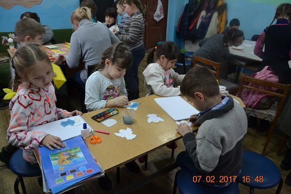 Маленькі франківці створювали листівки та м’які іграшки для воїнів АТО (ФОТО)