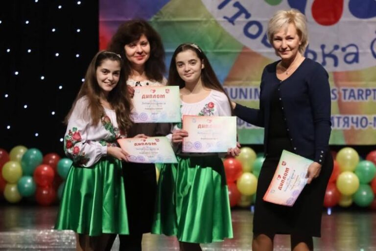 Івано-франківські ліцеїстки здобули перемогу на творчому фестивалі у Литві