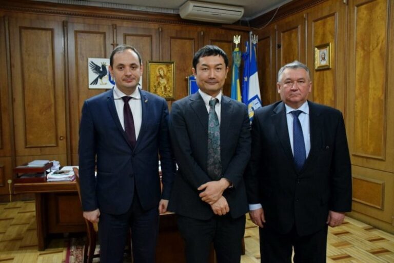 На території міського озера створять Алею японської сакури