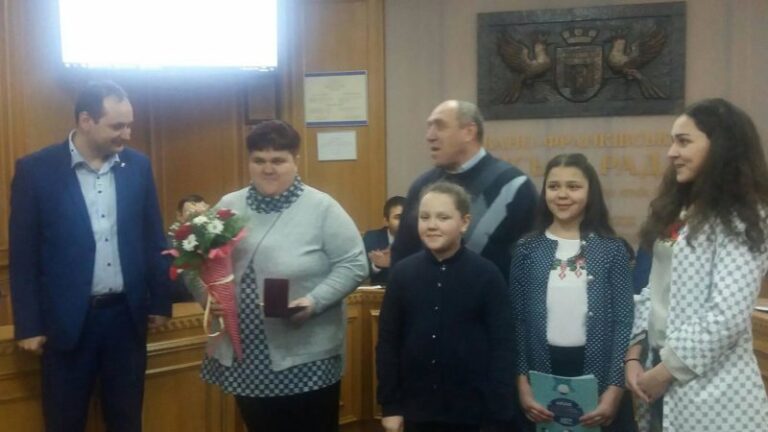 У Франківську відзначили ще одну матір-героїню (ФОТОФАКТ)