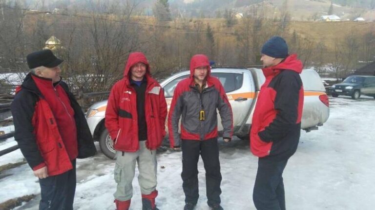 Двадцять вісім рятувальників півтори доби шукали в горах туристів з Полтави