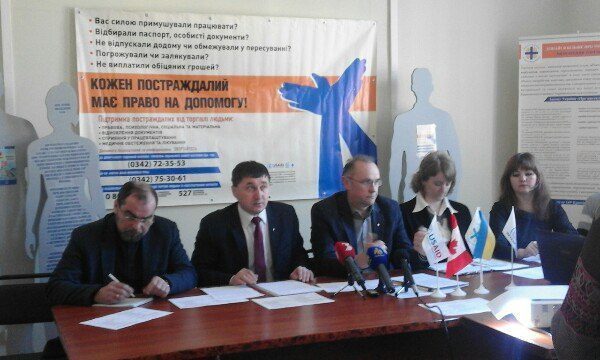 “Люди – не товар”: в Івано-Франківську організували круглий стіл з протидії торгівельного рабства