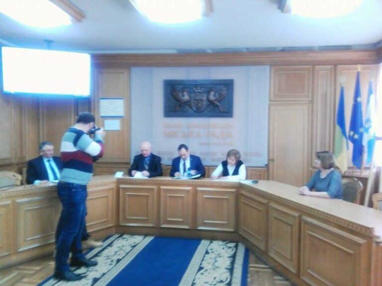 Міська влада, роботодавці та профспілки підписали угоду про співпрацю на наступні два роки