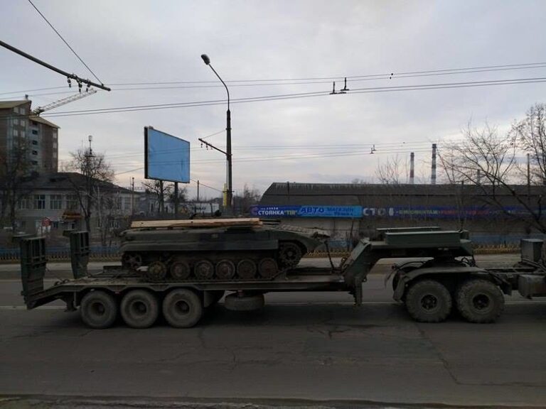 Містом продовжують возити військову техніку (ФОТО, ВІДЕО)