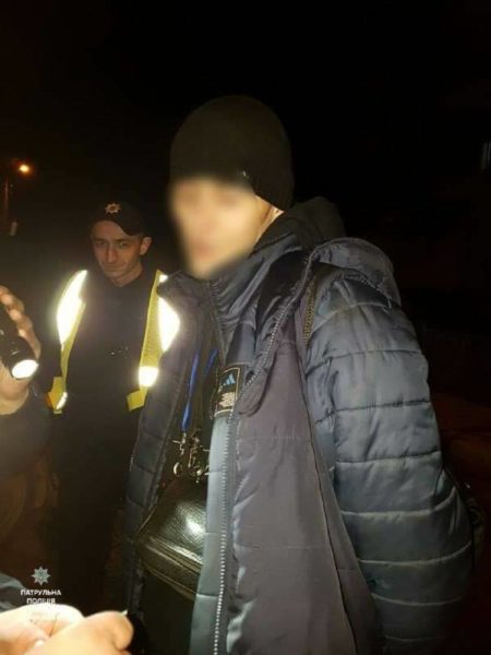 Франківець вночі заліз у чужу машину, бо йому було “цікаво” (ФОТОФАКТ)