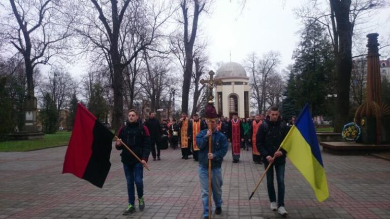 У Меморіальному сквері відбулася Хресна дорога (ФОТО)