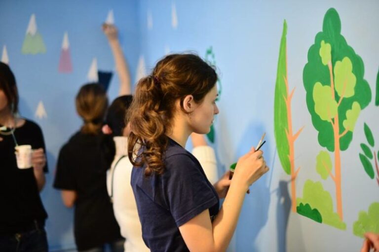 Для сиріт з обмеженими можливостями розмалювали ще одну кімнату (ФОТО)