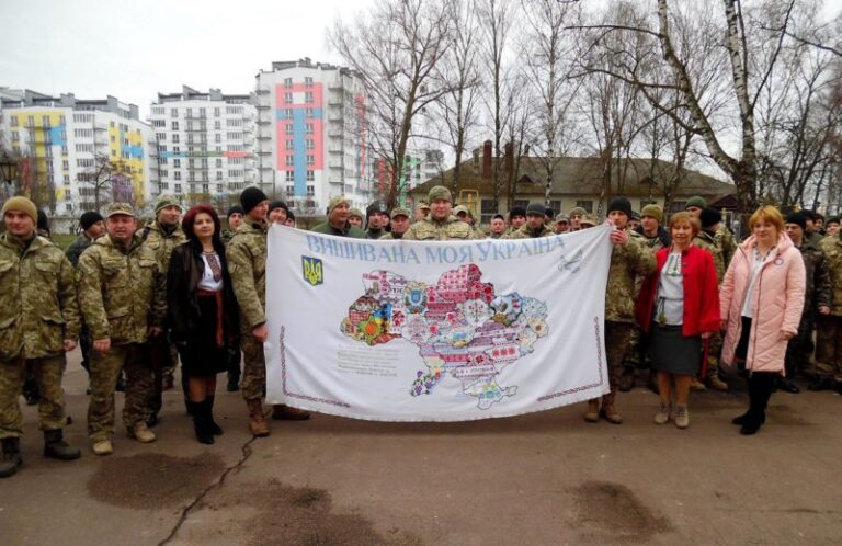 Вишивану мапу України планують доправити на Антарктиду