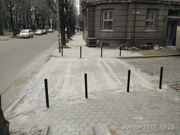 Піднятий перехід облаштували на Грюндвальській (ФОТО)