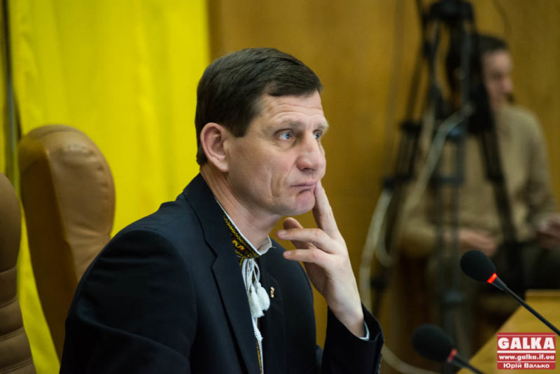 Гасло “Одна раса! Одна нація! Одна батьківщина!” Сич вважає “ідеологічно помилковим і політично шкідливим”