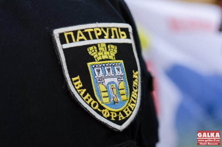 У Пасічній затримали п’яного водія та його лайливу пасажирку (ВІДЕО)