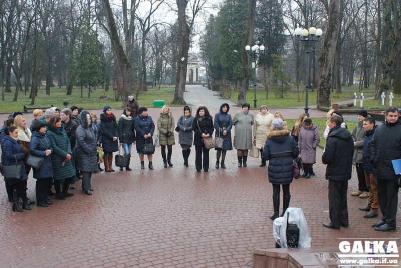 У Меморіальному сквері провели екскурсію для місцевих освітян (ФОТО)