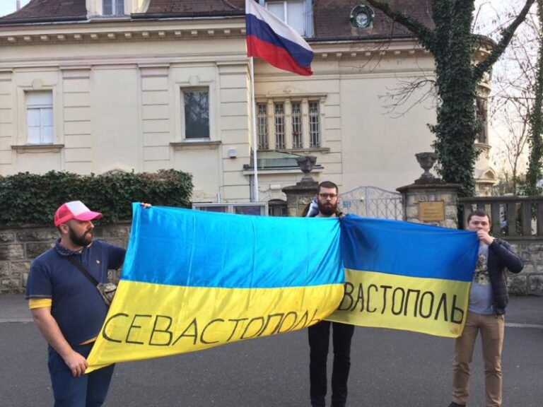 Франківські активісти провели шість годин у відділку поліції в столиці Хорватії