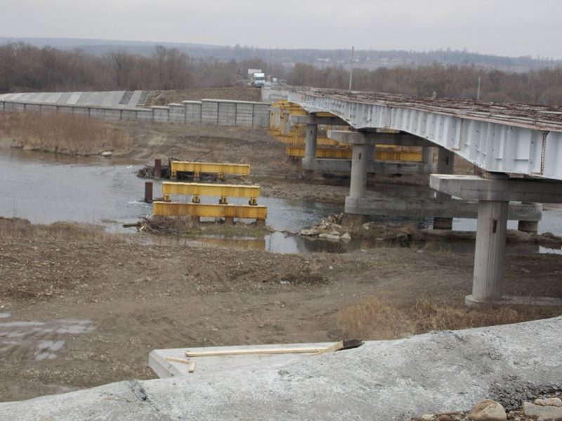 Цьогоріч у Драгомирчанах добудують автомобільний міст (ФОТО)