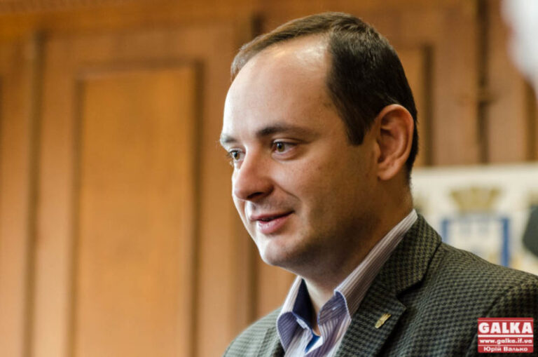Марцінків просить поліцію вгамувати «нічні шабаші» біля Ратуші
