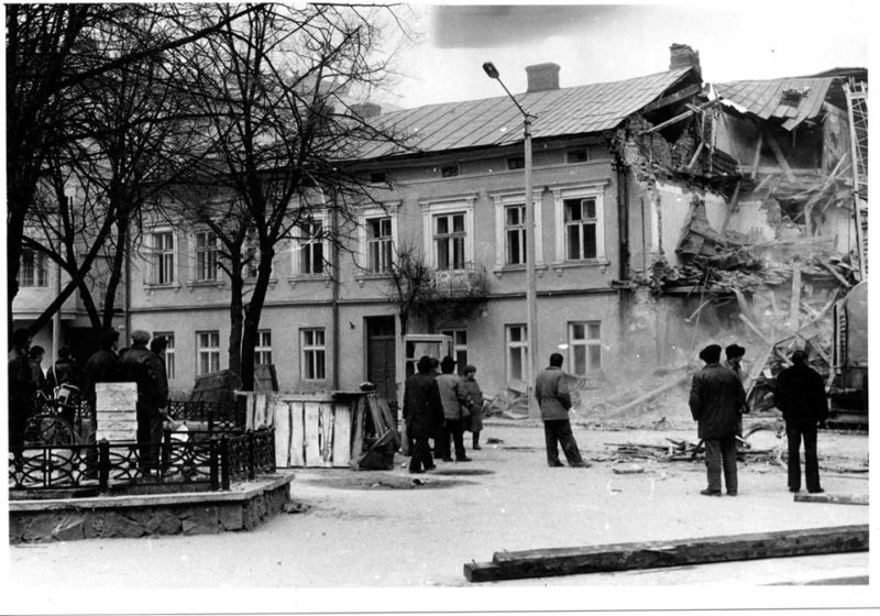 Якою була площа Міцкевича 30 років тому (ФОТО)