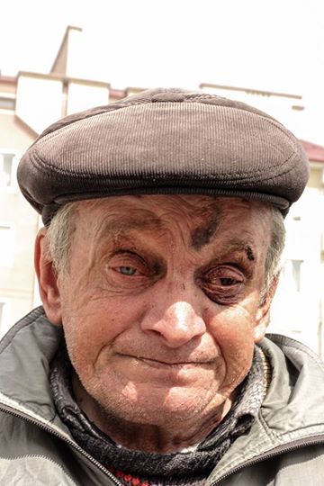 Неочікувано отримав багато пенсій одразу. Він розплакався, – активіст про хворого ПанаДайтеПаруКопійок