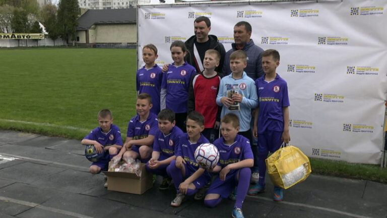 Школярам Коломийщини подарували спортивний інвентар (ВІДЕО)