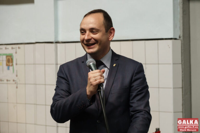 Марцінків кличе журналістів на екскурсію бруківочним заводом
