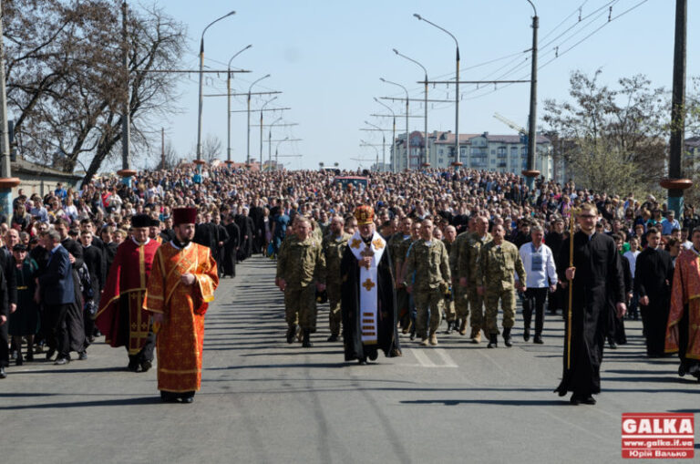 Сьогодні в Івано-Франківську масштабна Хресна дорога. В центрі обмежать рух транспорту