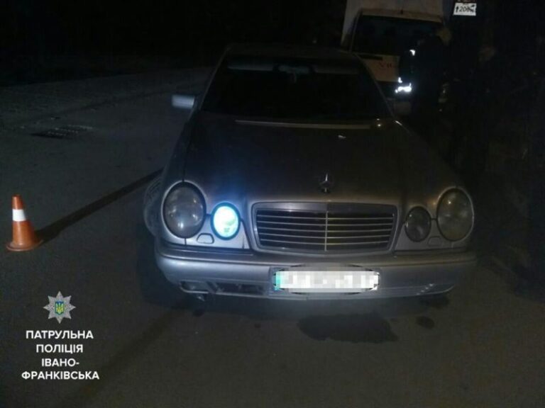 П’яний водій їздив Франківськом із револьвером у салоні (ФОТО)