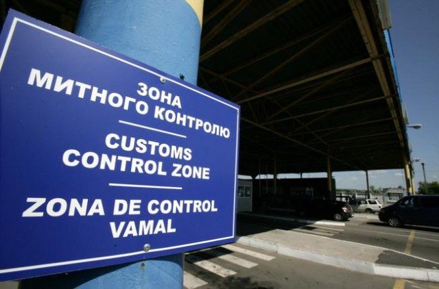 Франківські митники занижували вартість імпортованих авто