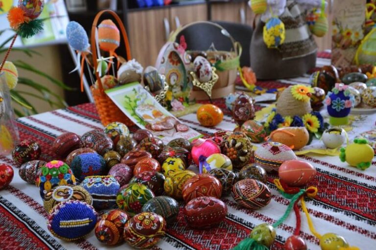 У дитсадках Франківська розмальовували писанки, щоб передати на Схід (ФОТО)