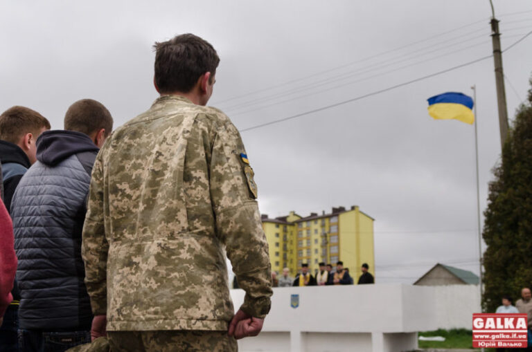 На строкову службу призвали 450 прикарпатців