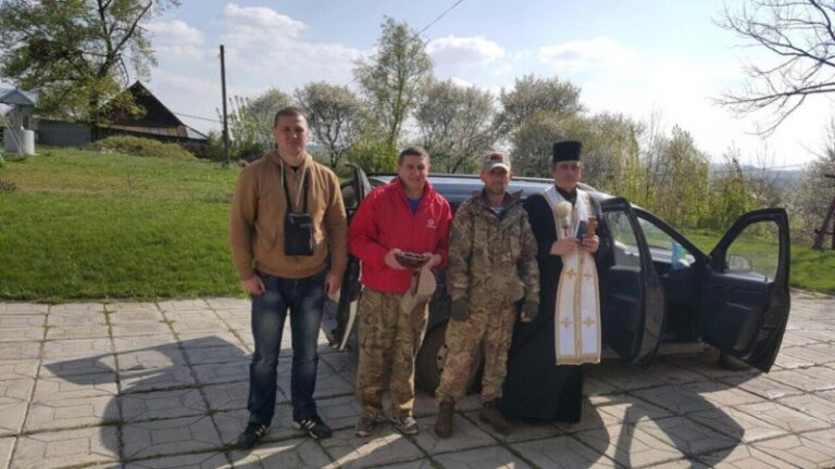 Отинійські волонтери повезли в АТО гуманітарний вантаж (ФОТО)