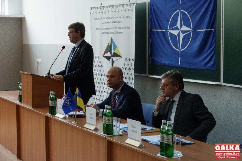 Почесні посли та міністри відкрили у Франківську Євроатлантичний безпековий форум (ФОТО)