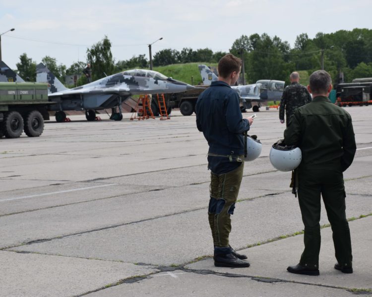Майбутні аси Повітряних Сил приборкували винищувачі над прикарпатським небом (ФОТО)