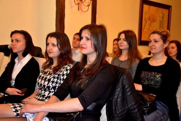 Працівників держустанов вчили бути фінансово незалежними і щасливими на роботі (ФОТО)
