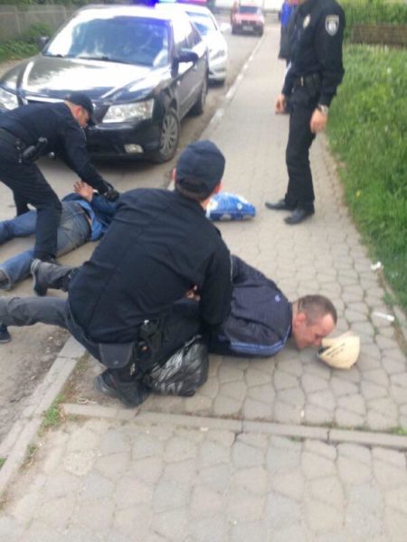 Як у Голлівуді: доки патрульні шукали вбивць, труп “ожив” і пішов додому (ФОТО)