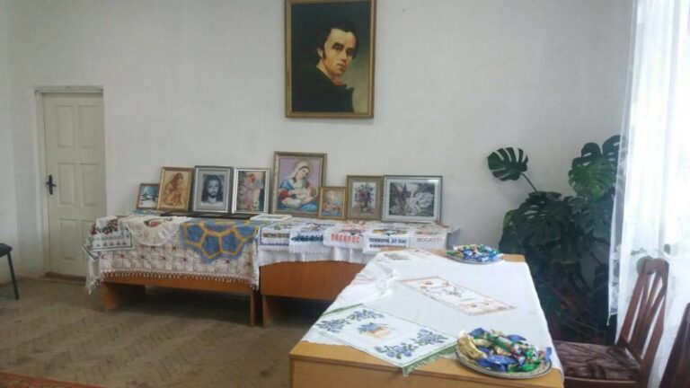 Франківські медсестри співали та представили свої вишивки (ФОТО)