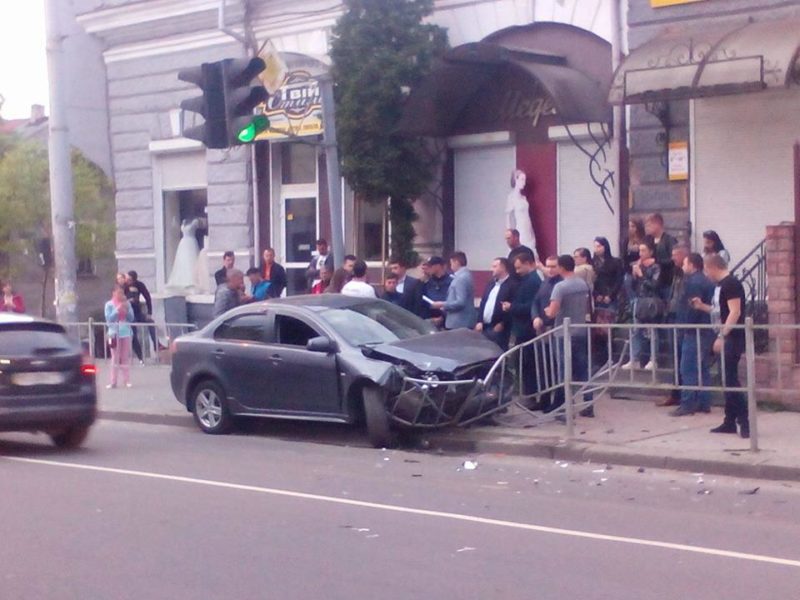 Карколомну ДТП на Василіянок вчинив син екс-нардепа, у котрого суд вже забрав права