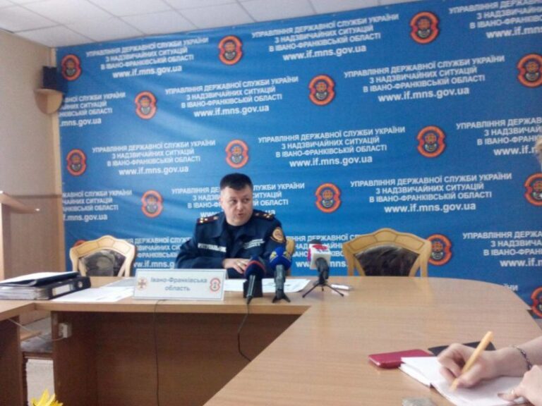 “Дії керівництва коледжу можна оцінити на відмінно”, – головний рятувальник області про обвал в Коломиї