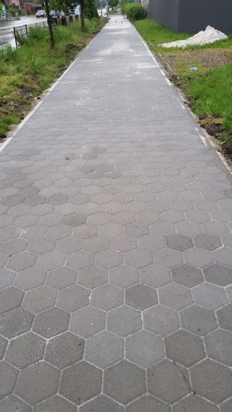 На Коновальця облаштували пішохідну доріжку (ФОТО)