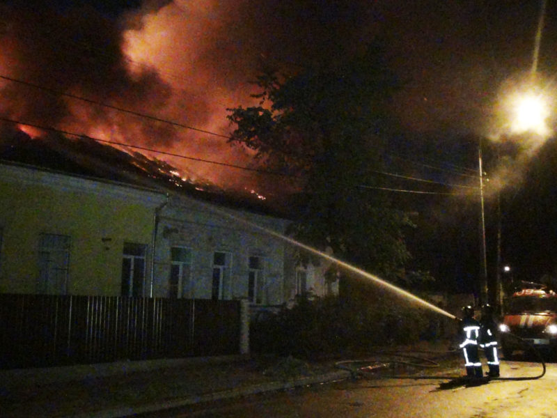Рятувальники розповіли, як гасили пожежу на Національній Гвардії (ФОТО)