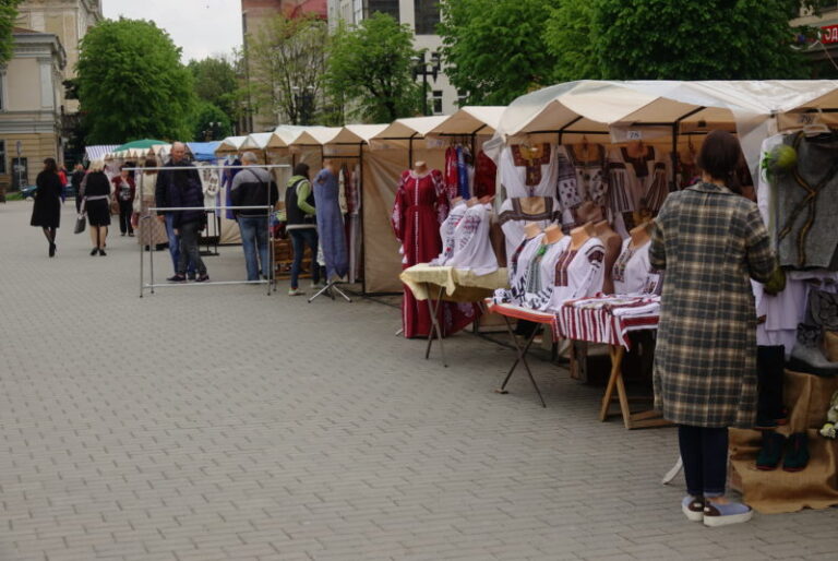 Що франківці можуть знайти на ярмарку “Прикарпатський вернісаж” (ФОТО)
