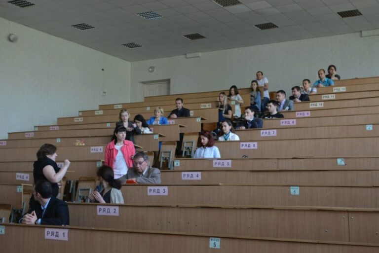 Викладачі та студенти франківського вишу тестували свої знання англійської мови (ФОТО)