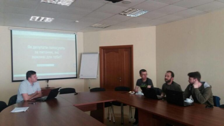 У Франківську вчили, як контролювати нардепів за допомогою парламентських даних (ФОТОФАКТ)