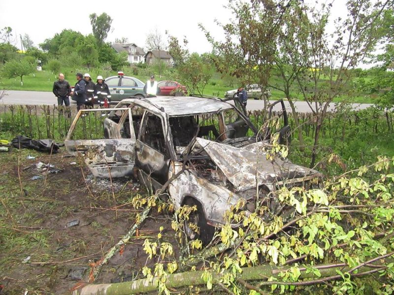 У ДТП на Коломийщині загинула дівчина, ще одна потрапила до лікарні (ФОТО)