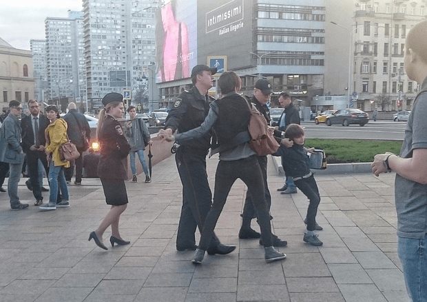 У Москві затримали 10-річного хлопчика за декламацію Шекспіра (ФОТО, ВІДЕО)