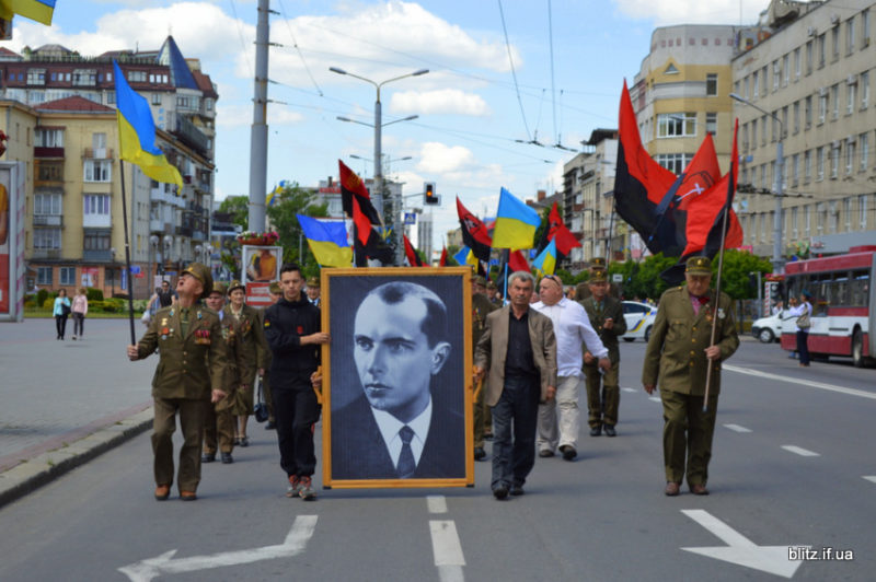 Ходою та панахидою в Івано-Франківську вшанували Героїв (ФОТО)