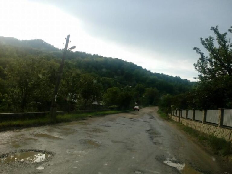 Головний дорожник області вибачився за бездоріжжя на Косівщині (ФОТО)